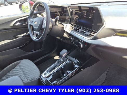 Used 2025 Chevrolet Trax LT w/ Driver Confidence Package FWD image 12