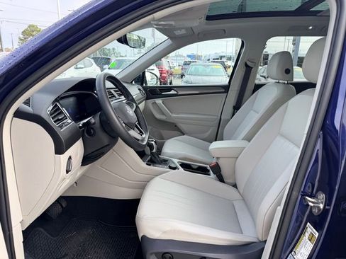 Used 2022 Volkswagen Tiguan SE image 11