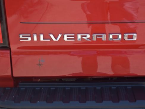 Used 2025 Chevrolet Silverado 2500 ZR2 w/ Technology Package AWD/4WD image 7