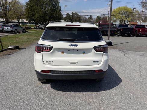 Used 2018 Jeep Compass Latitude w/ Cold Weather Group AWD/4WD image 4