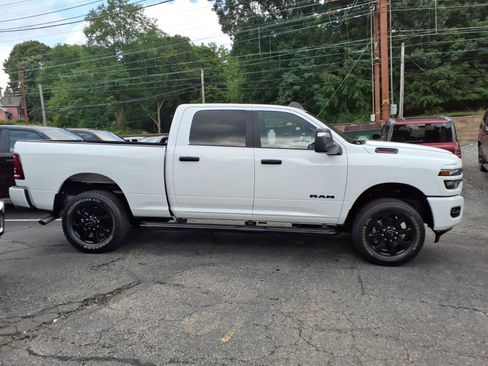 Certified 2025 RAM 2500 Big Horn AWD/4WD image 4