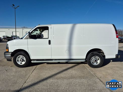 Used 2024 GMC Savana 2500 w/ Driver Convenience Package image 4