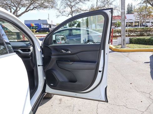 Used 2023 GMC Acadia SLT FWD image 26