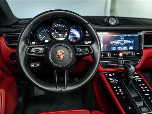 Certified 2025 Porsche Macan image 19