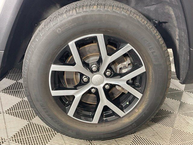 Used 2023 Jeep Grand Cherokee L Limited AWD/4WD image 40