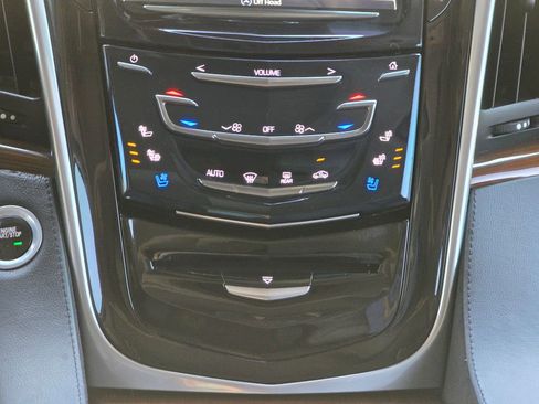 Used 2020 Cadillac Escalade Premium Luxury AWD/4WD image 39