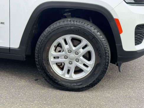 Used 2023 Jeep Grand Cherokee Laredo w/ Luxury Tech Group I image 6