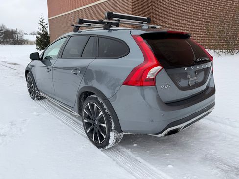 Used 2018 Volvo V60 T5 Cross Country w/ Convenience Package image 7