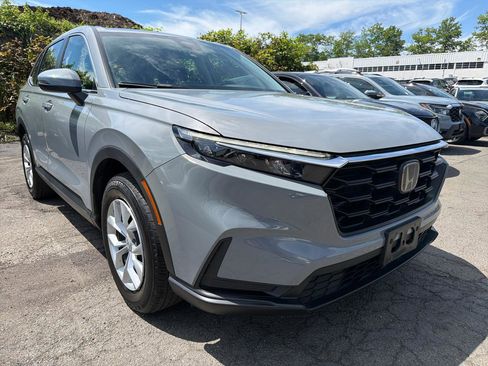 Used 2023 Honda CR-V LX image 3