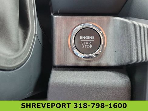 Used 2025 Ford F250 Platinum w/ FX4 Off-Road Package AWD/4WD image 17