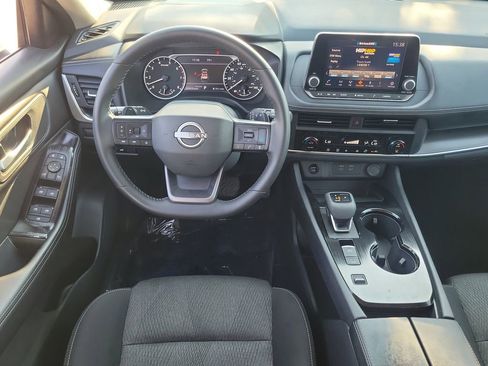 Used 2025 Nissan Rogue SV image 18