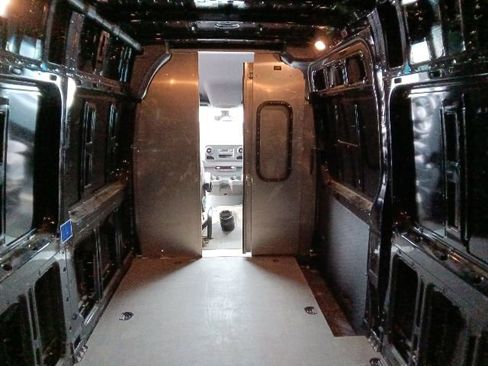 Used 2019 Mercedes-Benz Sprinter 2500 image 14