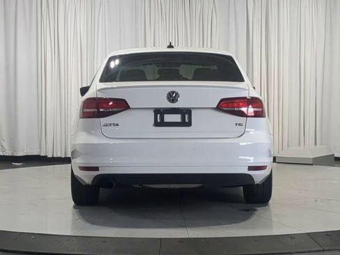 Used 2016 Volkswagen Jetta Sport FWD image 9