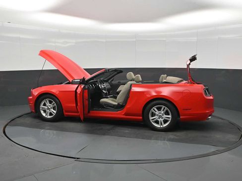 Used 2014 Ford Mustang Convertible w/ Equipment Group 102A RWD image 45