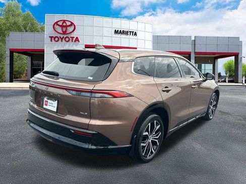 Certified 2025 Toyota Crown Signia image 29