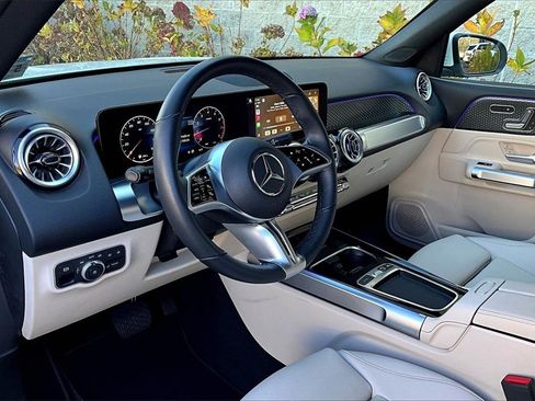 Used 2025 Mercedes-Benz GLB 250 4MATIC image 13