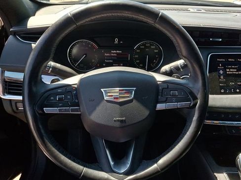 Used 2021 Cadillac XT4 Luxury w/ Cold Weather Package AWD/4WD image 14