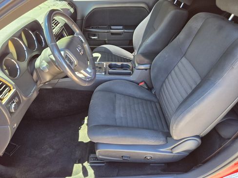 Used 2014 Dodge Challenger SXT RWD image 5
