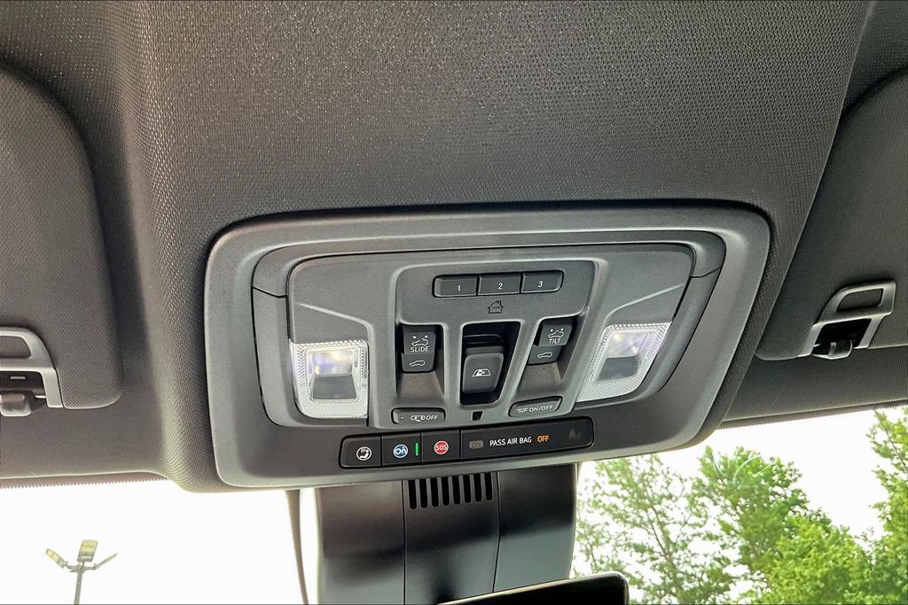 Used 2023 Chevrolet Silverado 1500 High Country AWD/4WD image 18