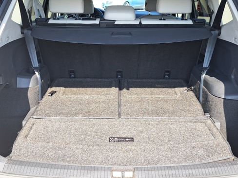 Certified 2021 Volkswagen Tiguan SE image 12