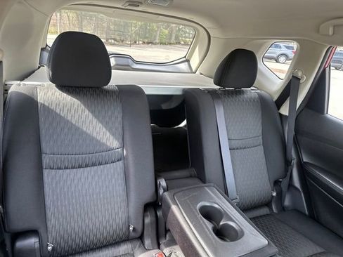 Used 2017 Nissan Rogue SV image 14