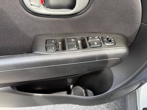 Used 2015 Kia Soul FWD image 16