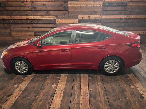 Used 2019 Hyundai Elantra SE FWD image 4