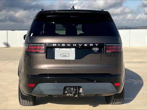 Used 2023 Land Rover Discovery Metropolitan Edition image 4