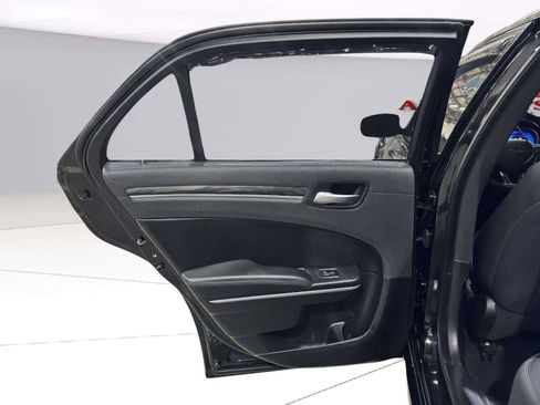 Used 2022 Chrysler 300 Touring w/ Sport Appearance Package RWD image 34