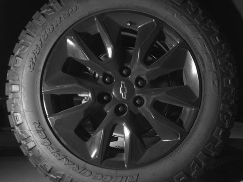 Used 2022 Chevrolet Tahoe Z71 w/ Off-Road Capability Package image 11