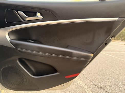 Used 2025 Genesis G70 2.5T image 45