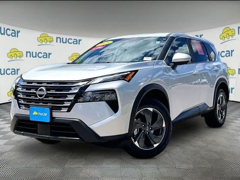 Used 2025 Nissan Rogue SV AWD/4WD image 3