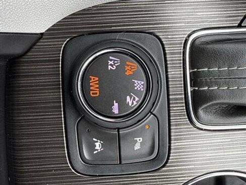 Used 2017 GMC Acadia SLT image 28