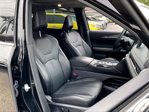 Certified 2025 INFINITI QX60 Luxe image 12