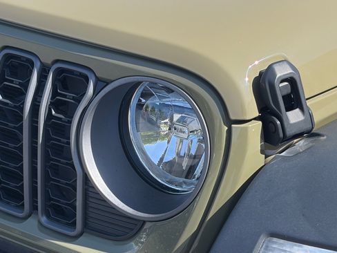 Used 2025 Jeep Wrangler Unlimited Sport AWD/4WD image 11