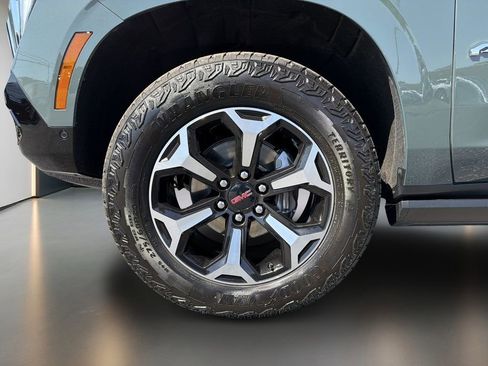 Certified 2025 GMC Yukon AT4 w/ AT4 Premium Package AWD/4WD image 9