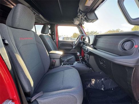 Used 2024 Jeep Wrangler Unlimited Rubicon w/ Convenience Group image 17