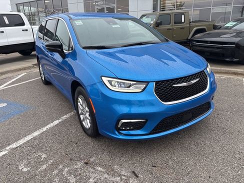 New 2026 Chrysler Pacifica Select image 8