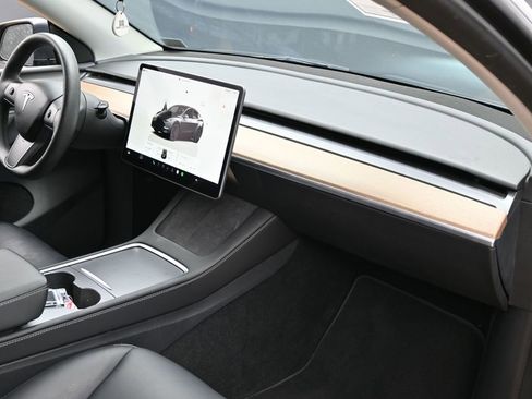 Used 2023 Tesla Model Y Performance image 36