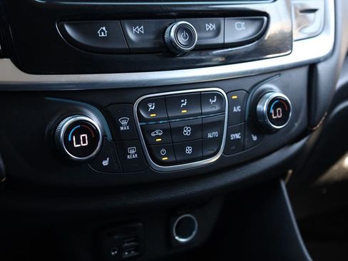 Used 2020 Chevrolet Traverse LT w/ LT Premium Package image 15