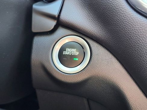 Used 2023 Chevrolet Equinox LT image 23