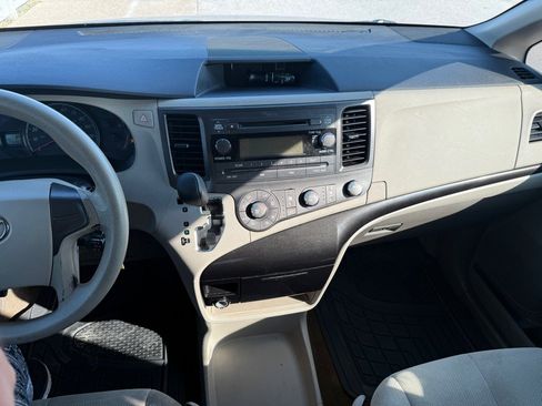 Used 2011 Toyota Sienna image 13