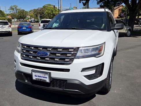 Used 2017 Ford Explorer 4WD image 3
