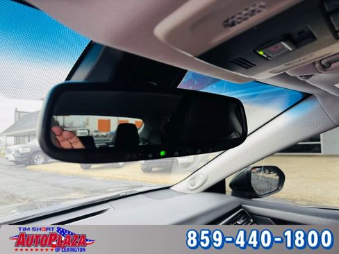 Used 2020 Toyota Camry XLE w/ Navigation Package image 33