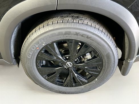 Used 2023 Nissan Rogue SV w/ SV Premium B Package image 11