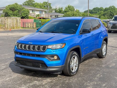 Used 2023 Jeep Compass Latitude w/ Convenience Group AWD/4WD image 8
