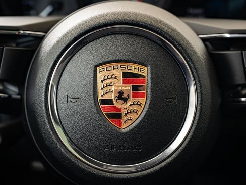 Certified 2024 Porsche Macan image 28