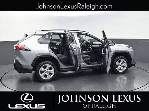 Used 2019 Toyota RAV4 XLE w/ Convenience Package FWD image 31