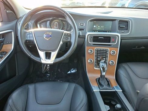 Used 2016 Volvo S60 T5 Inscription Platinum image 11