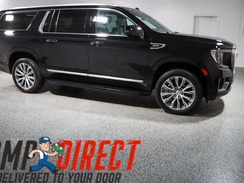 Used 2023 GMC Yukon XL Denali AWD/4WD image 6